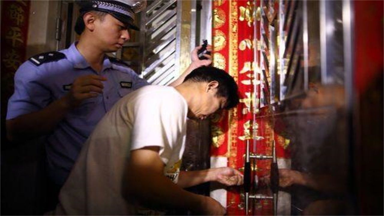 内江请开锁师傅开了锁后，师傅